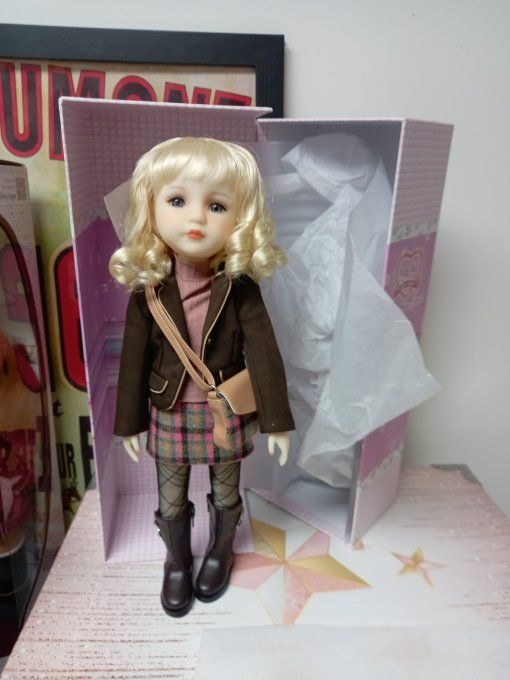 Poupee ruby red molly