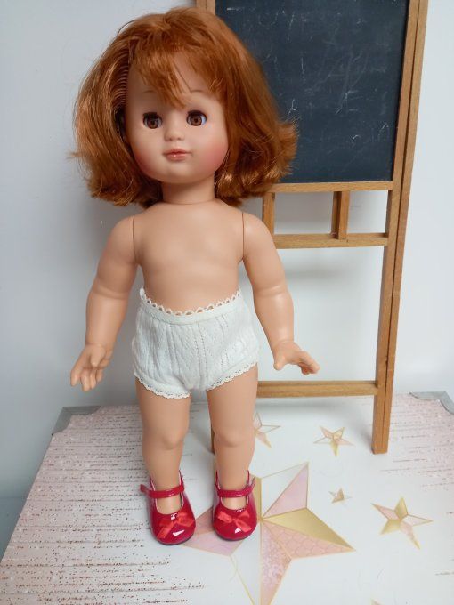 Émilie  rousse coupe carre