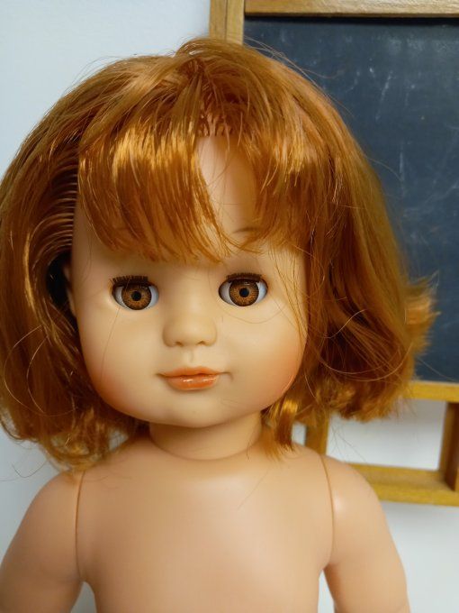 Émilie  rousse coupe carre