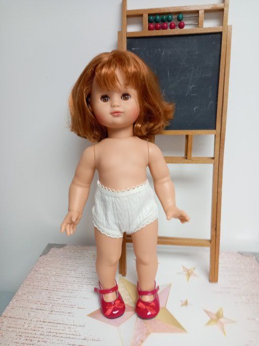Émilie  rousse coupe carre