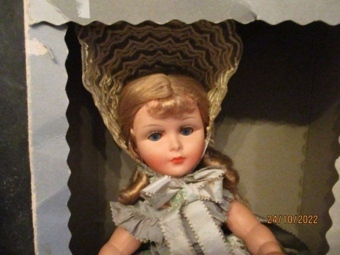 Poupee bella vintage en boite