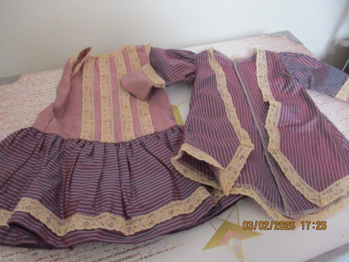 ENSEMBLE EN SOIE DE POUPEE