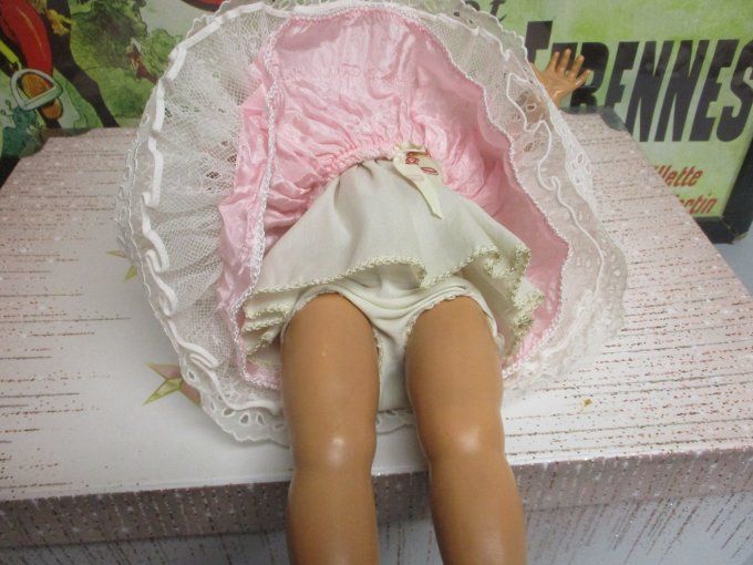 SUPERBE POUPEE RAYNAL 