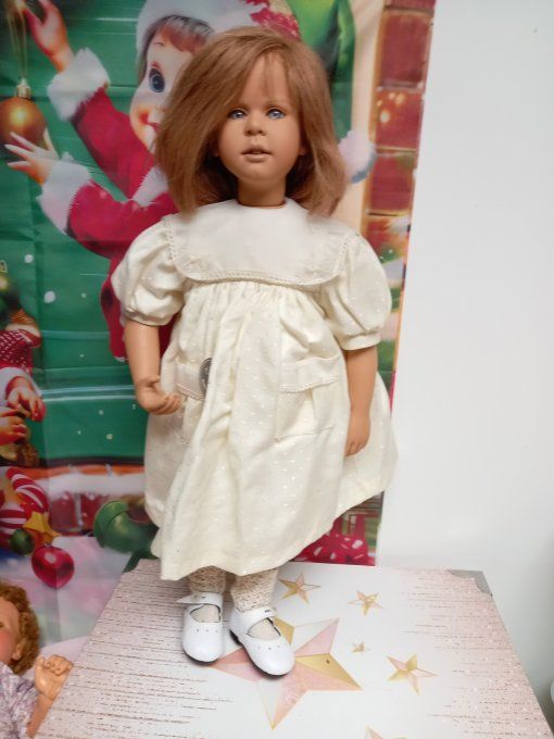 Jolie poupée Ruth trieffesen