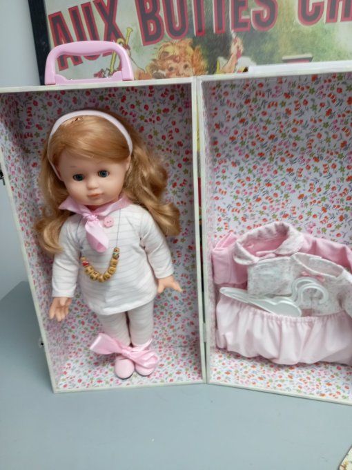 Rare poupee Émilie dans sa malle