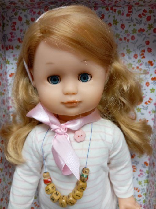 Rare poupee Émilie dans sa malle