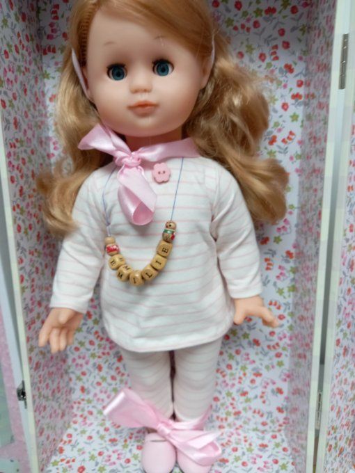 Rare poupee Émilie dans sa malle