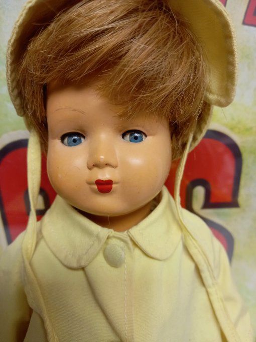 Poupee  gege  petite fille de France 