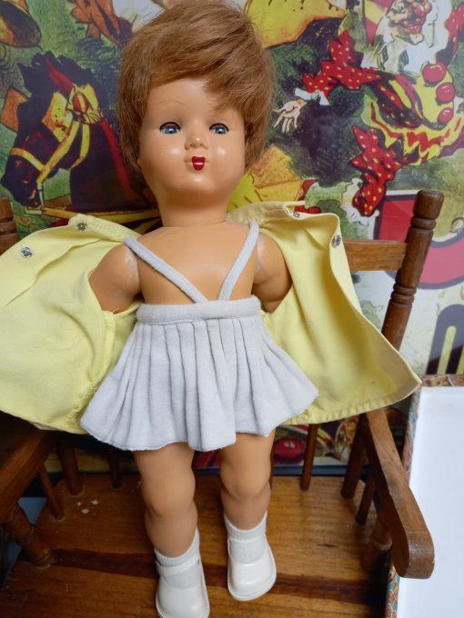 Poupee  gege  petite fille de France 