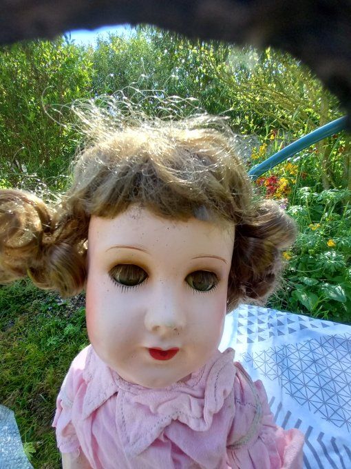 Poupee en composition 