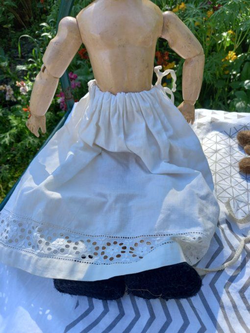 Jolie poupée  porcelaine 