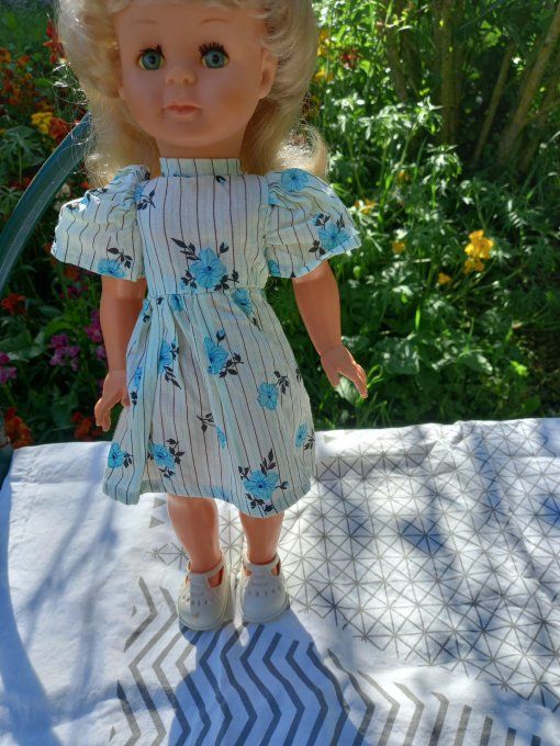 Jolie poupée  petitcollin 