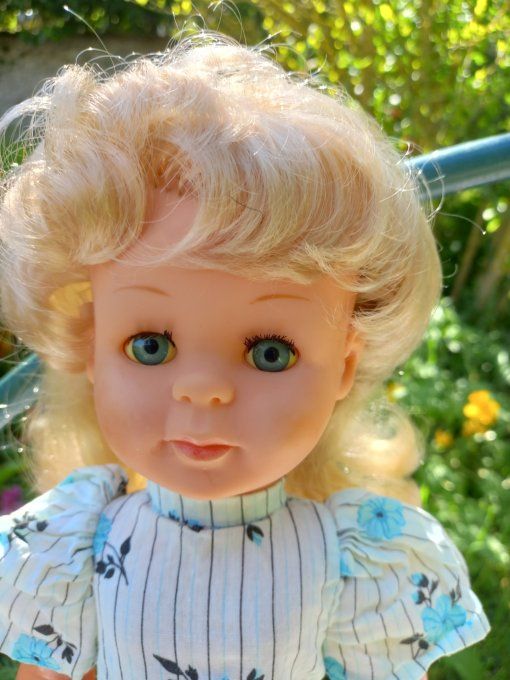 Jolie poupée  petitcollin 