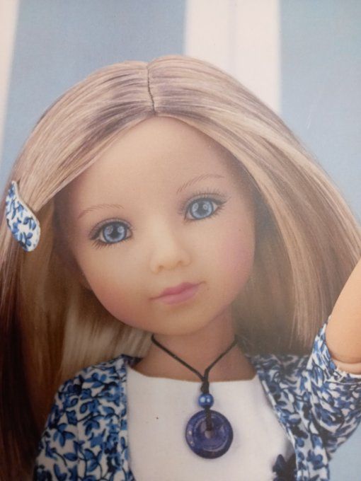 Poupee  Zoé ruby red  fassions friends 