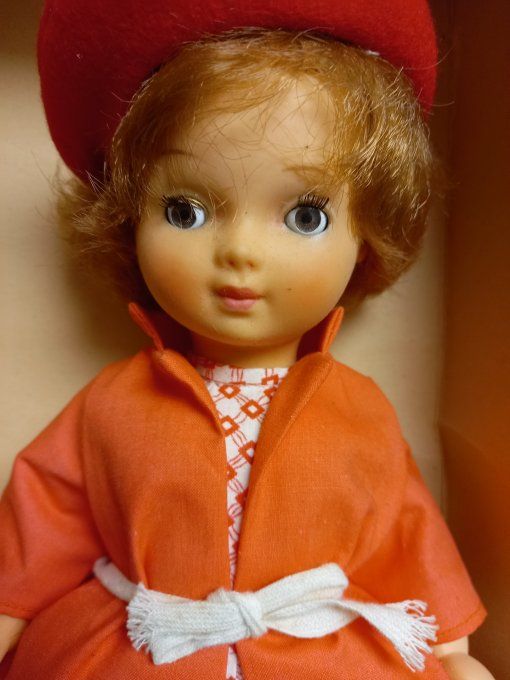 Poupee bella dans sa boite
