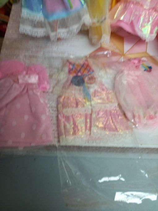 Lot de poupees vêtements dame boucleline