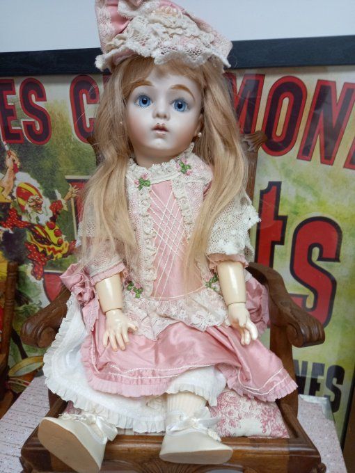 Reproduction  d une poupee bru