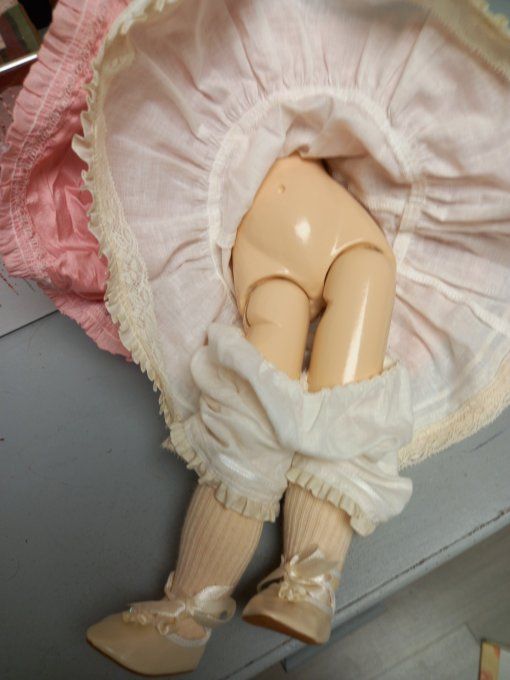 Reproduction  d une poupee bru