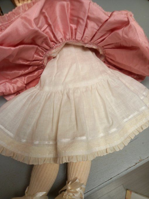 Reproduction  d une poupee bru
