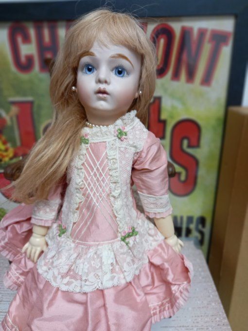 Reproduction  d une poupee bru