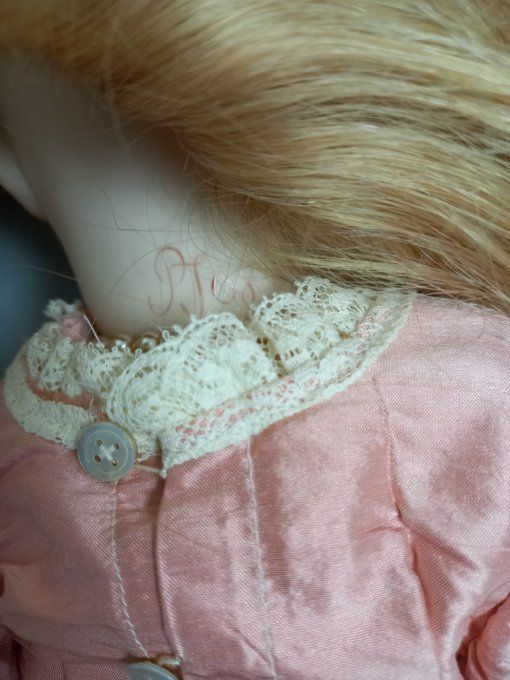 Reproduction  d une poupee bru