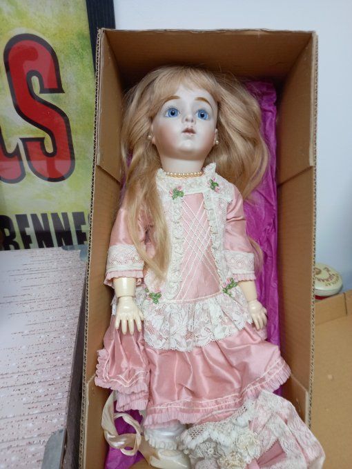 Reproduction  d une poupee bru