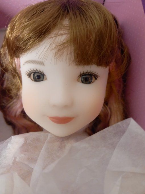 Poupee ruby red sibblies sunny