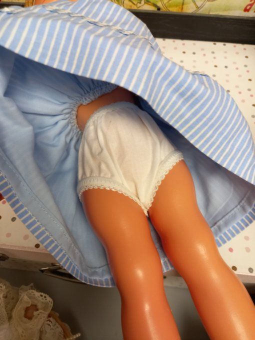 JOLIE POUPEE VINTAGEressemble à une bella non marquu