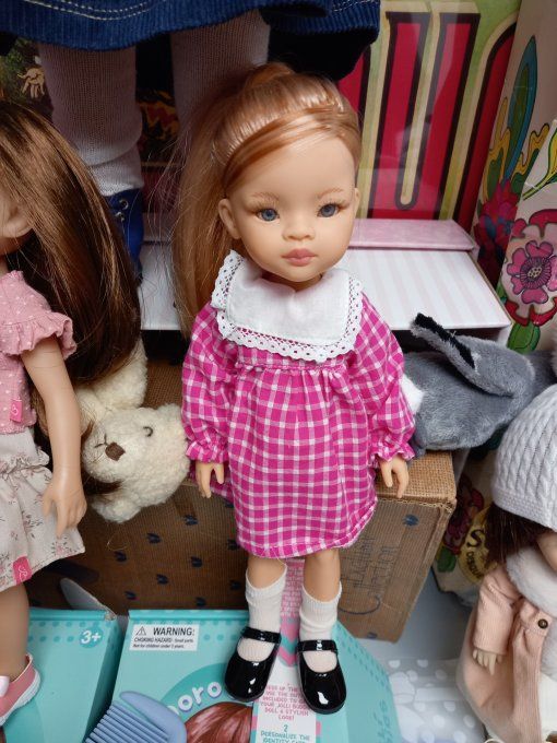 Poupee  paola  reina 