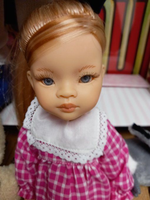 Poupee  paola  reina 