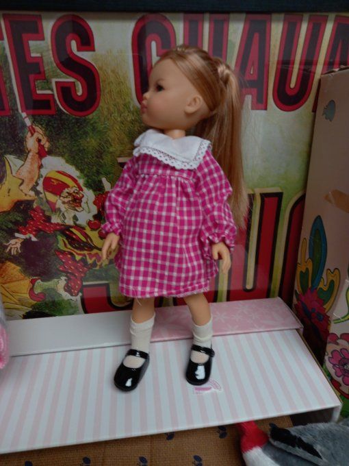 Poupee  paola  reina 