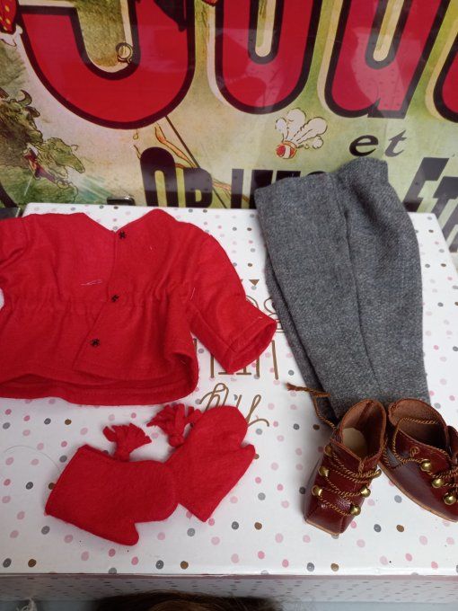 Tenue francoise  5 pièces avec les chaussures 