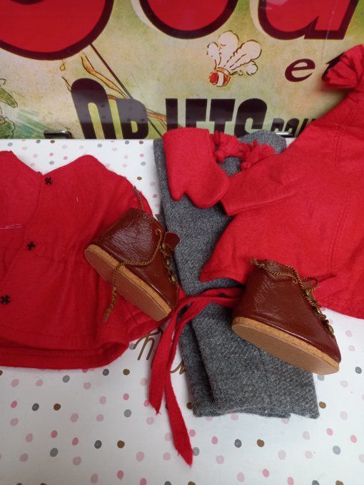 Tenue francoise  5 pièces avec les chaussures 