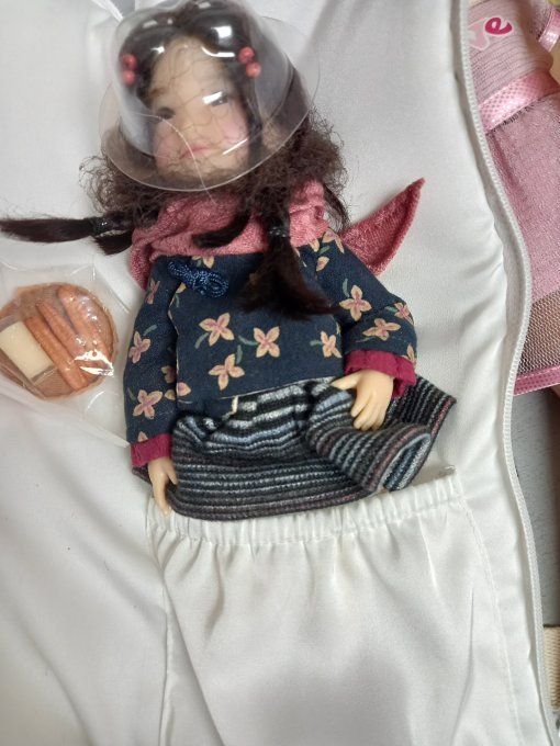 Poupee ruby red ten ping