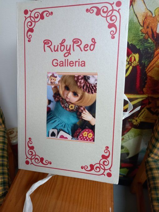 Poupee ruby red gallery