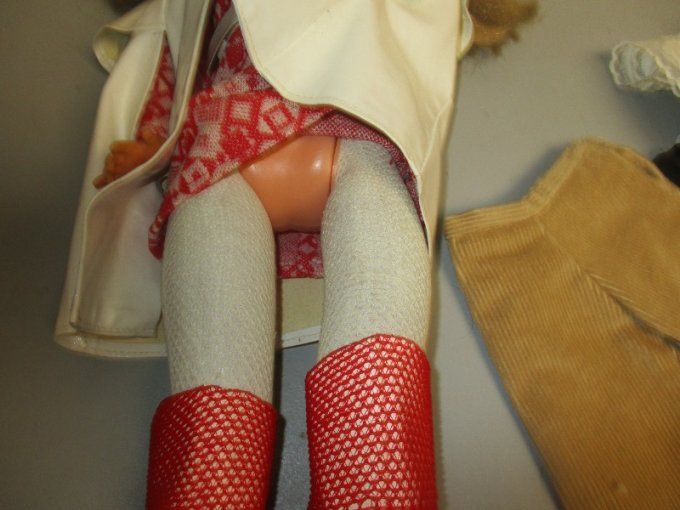 Superbe poupee cathie bella