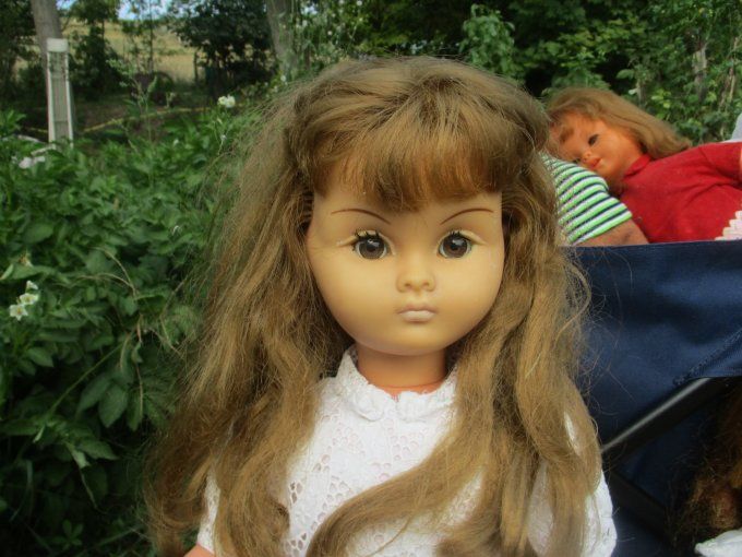 SUPERBE POUPEE BELLA