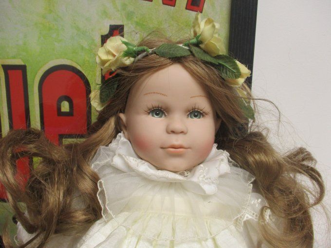 Superbe poupee corolle colombe