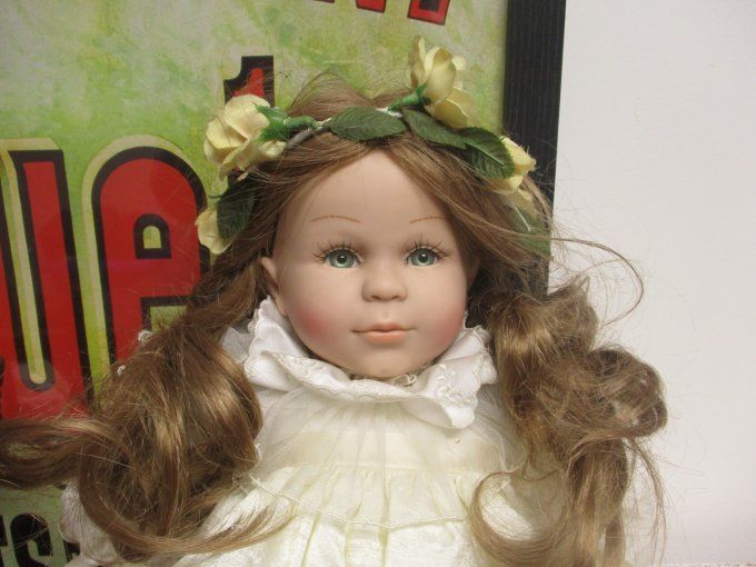 Superbe poupee corolle colombe