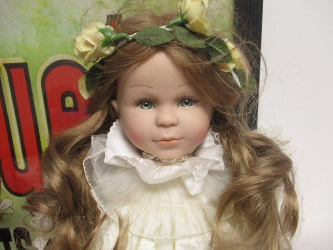 Superbe poupee corolle colombe