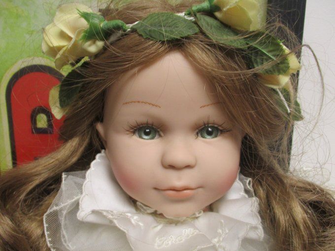 Superbe poupee corolle colombe