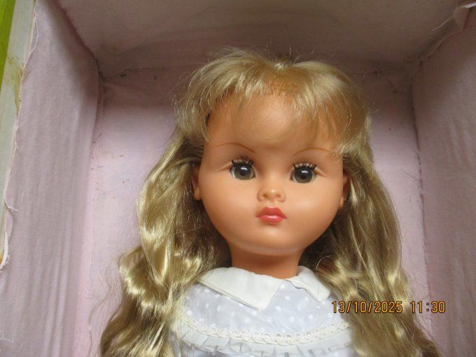 superbe poupee bella nina