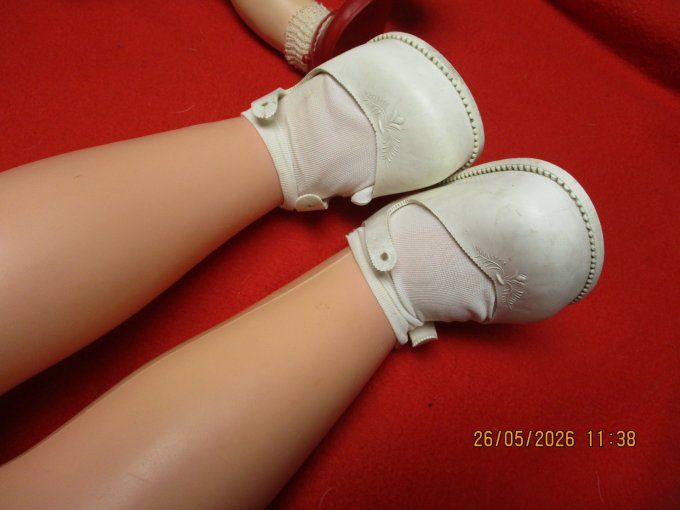 superbe poupee bella