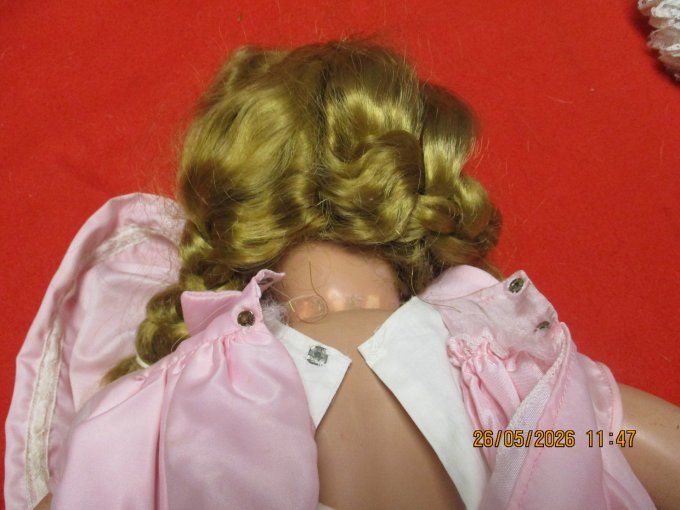 jolie poupee bella